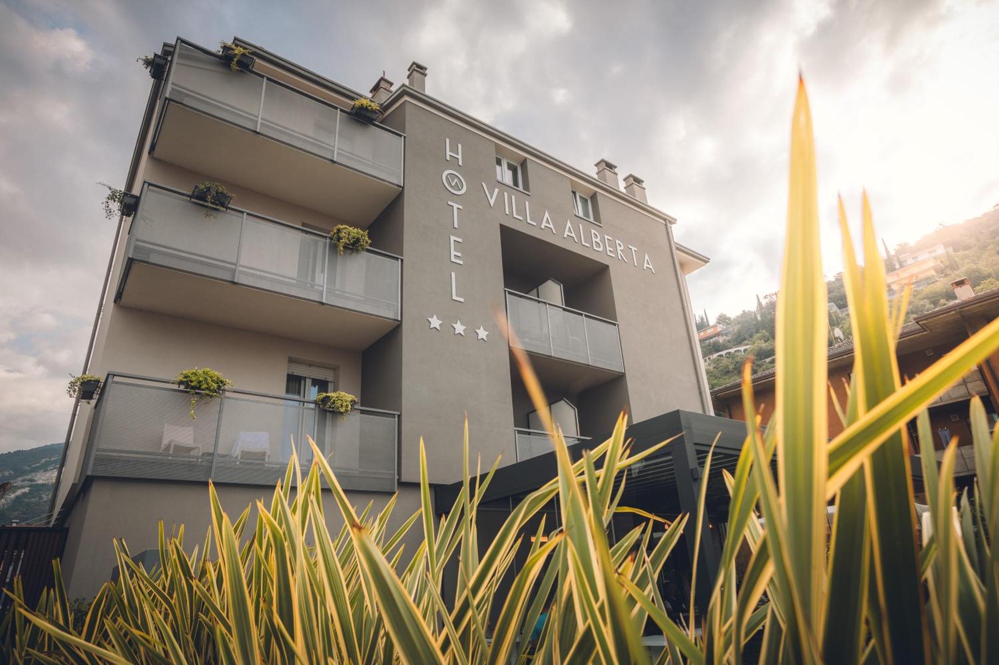 Hotel Villa Alberta Nago-Torbole Ngoại thất bức ảnh
